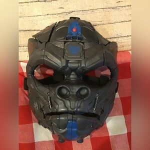 Transformer rise of the beasts movie Optimus primal 2 in 1 converting mask
